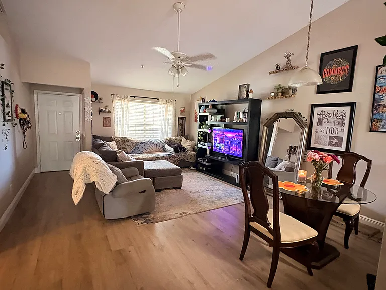 120 Reserve Cir #212 — Photo 1