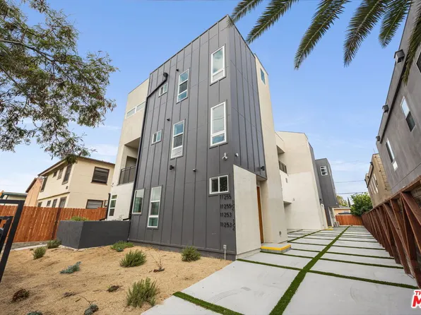 11255 Hatteras St #1/2, North Hollywood, CA 91601