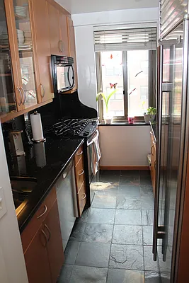 Sold by Rothschild Realty Associates | media 21