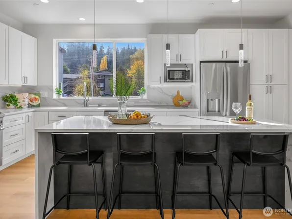 10630 E Riverside Dr, Bothell, WA 98011