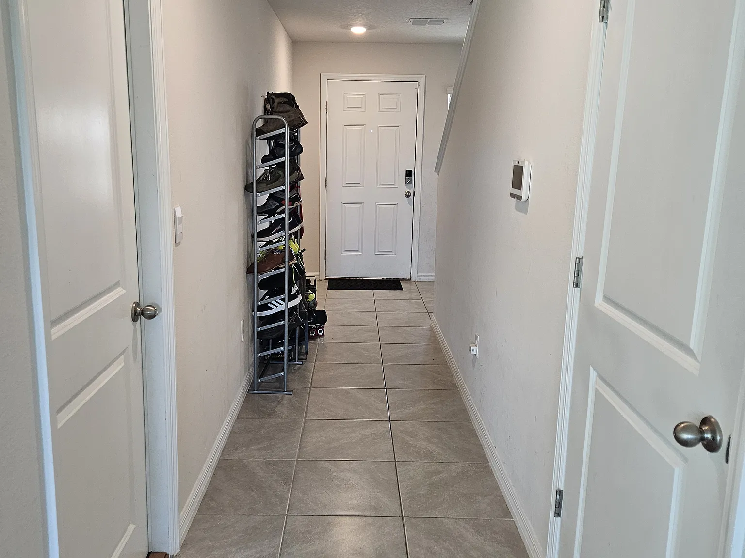 3 bed, 2.5 bath, 1951 sqft, $850 — Photo 3