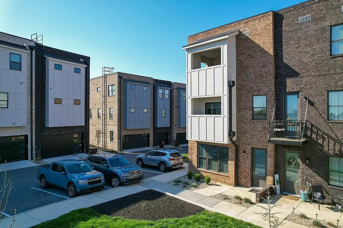 Building Photo - 732 Inspiration Blvd #11