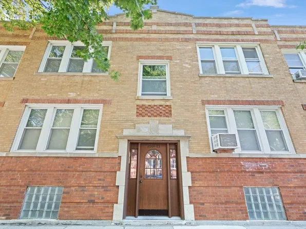 2909 W Grace St #2, Chicago, IL 60618