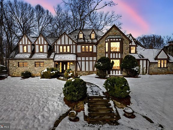 2nd image of 714 Seneca Rd