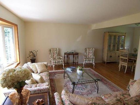 2nd image of 1417 S Cypress Dr