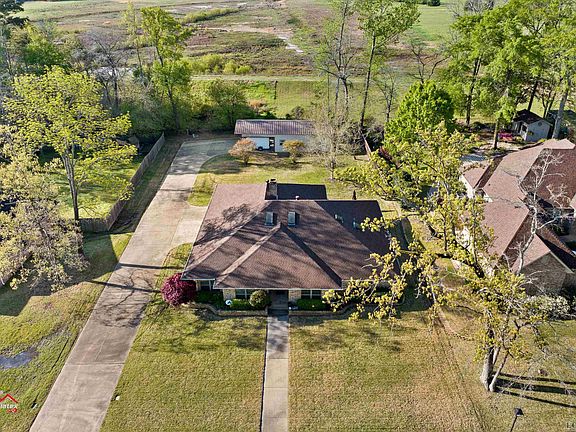 3rd image of 26 Woodbox Dr