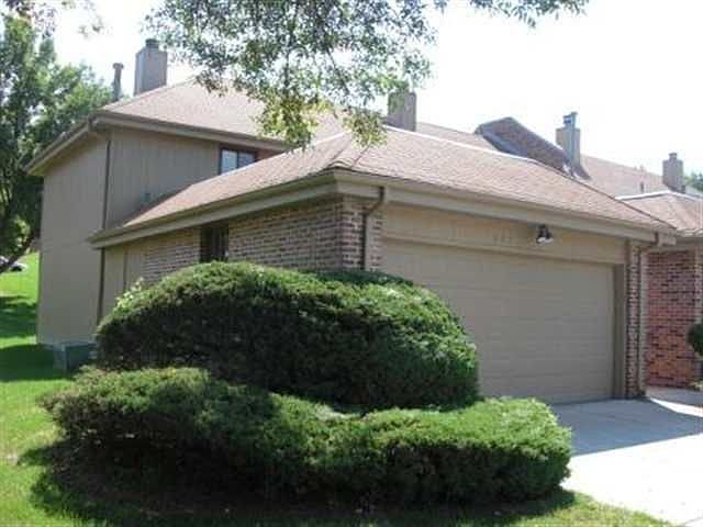 1st image of 923 S 119th Ct