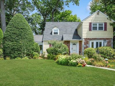 13 Revere Road, Roslyn Heights, NY, 11577