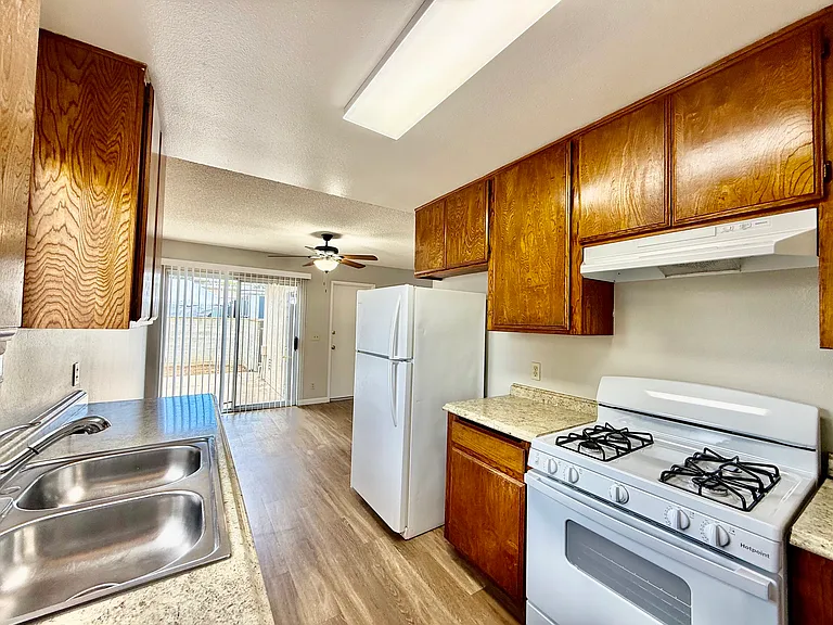 2350 Sea Breeze Dr — Photo 7