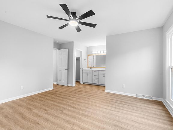 4th image of 126 Canaberry Cir