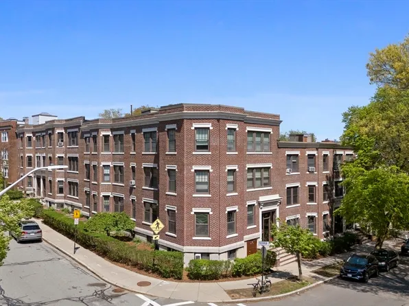 77 Parkman St APT 4, Brookline, MA 02446