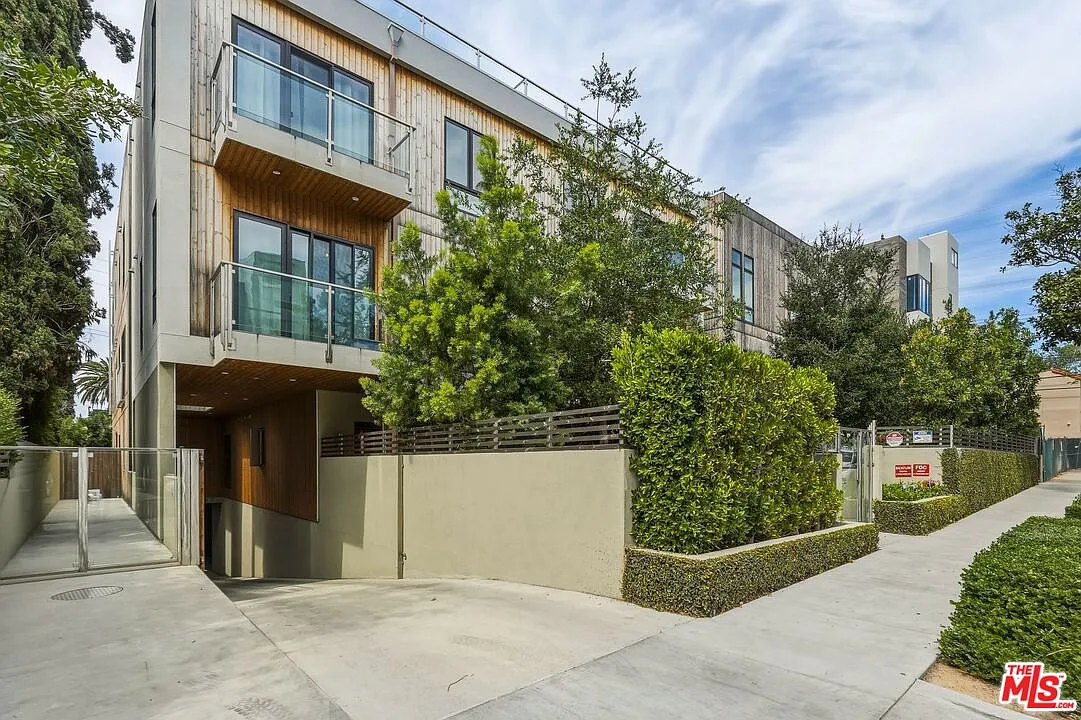 2 bed, 3.0 bath, 1600 sqft, $7,500 — Photo 4