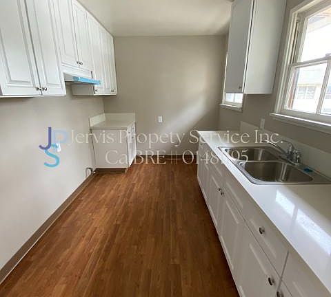 2nd image of 934 N Garfield St