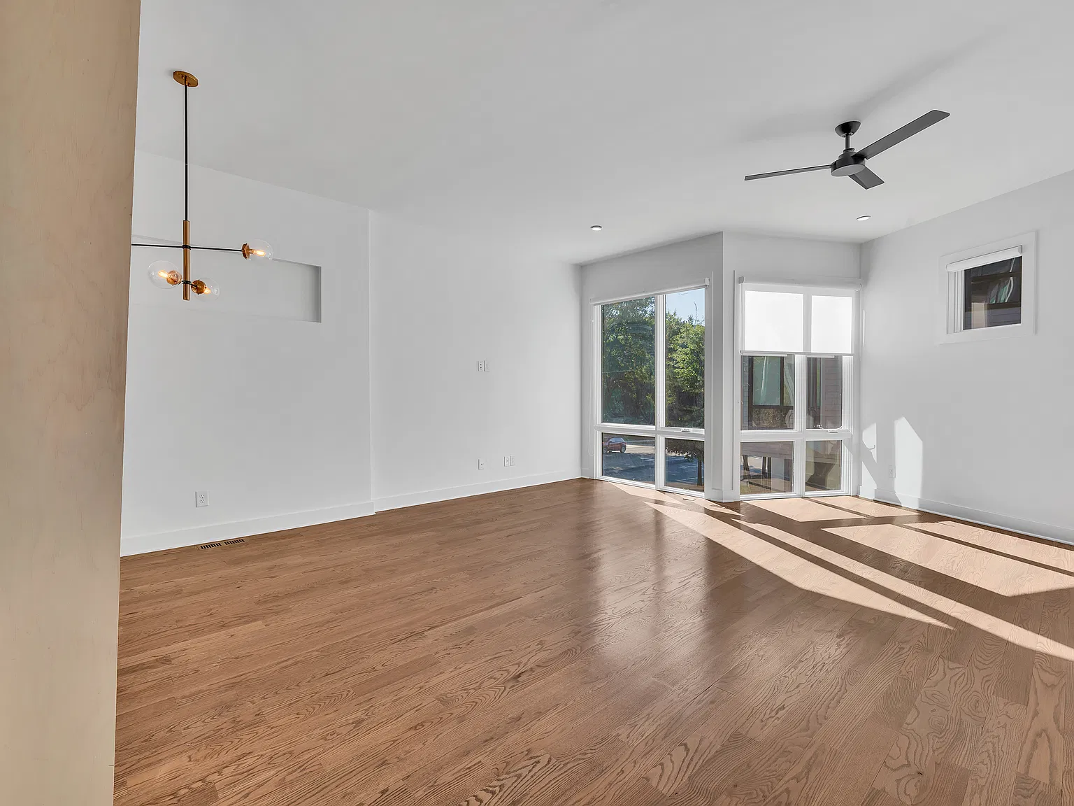 3 bed, 3.5 bath, 1931 sqft, $4,500 — Photo 4