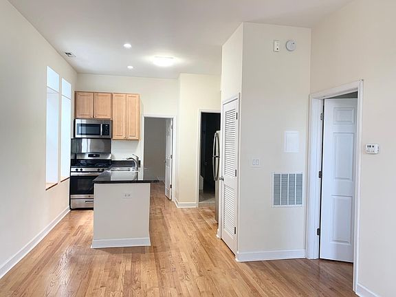 2nd image of 1084 N Marshfield Ave #2