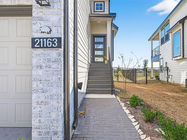 21163 Medina River Dr — Photo 4
