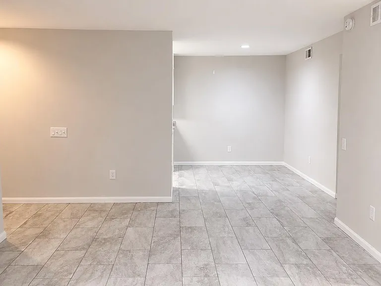 1860 White Oak Dr #217 — Photo 6