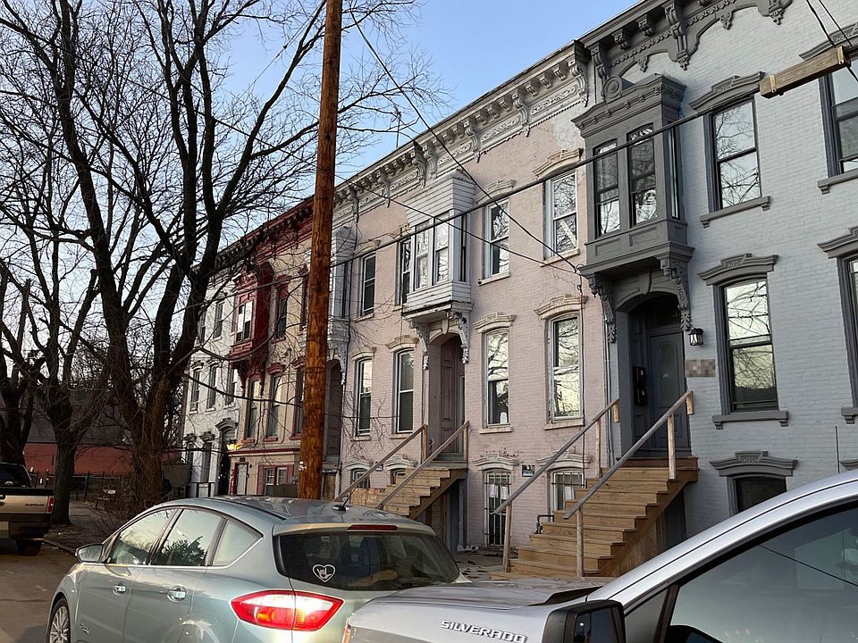 2nd image of 541 Clinton Ave