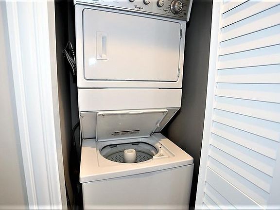 3rd image of 2019 N Hoyne Ave #3R