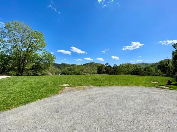 277 Northmonte Dr, Pikeville, KY 41501