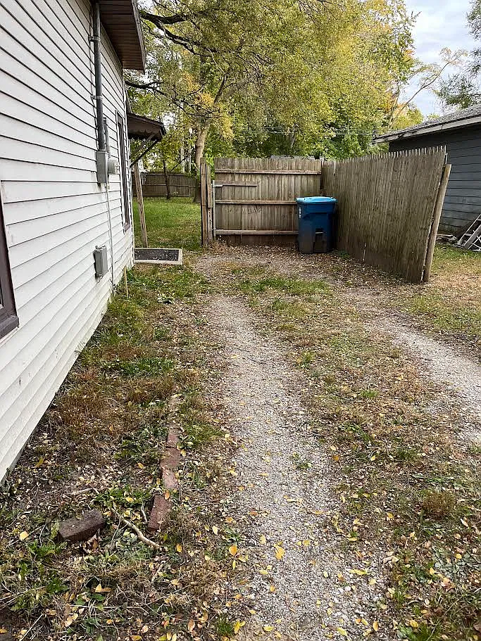 3 bed, 1200 sqft, $1,550 — Photo 2