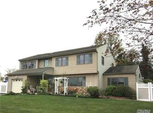24 Carol Ave, Farmingville, NY 11738