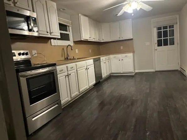 1637 E Oakhurst Dr, Bethlehem, PA 18015