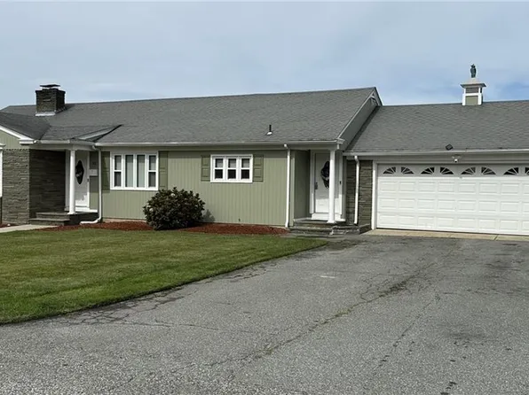 42 Salem Dr, North Providence, RI 02904