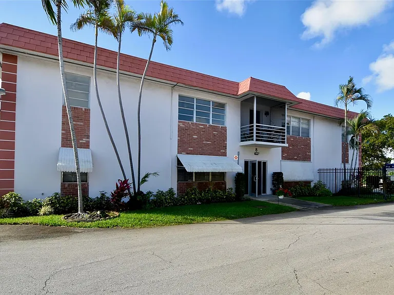 3550 NW 8th Ave #810 — Photo 4