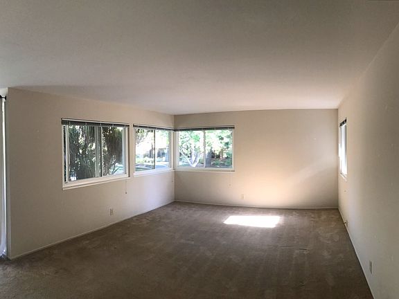 4th image of 205 Waverley St APT 3