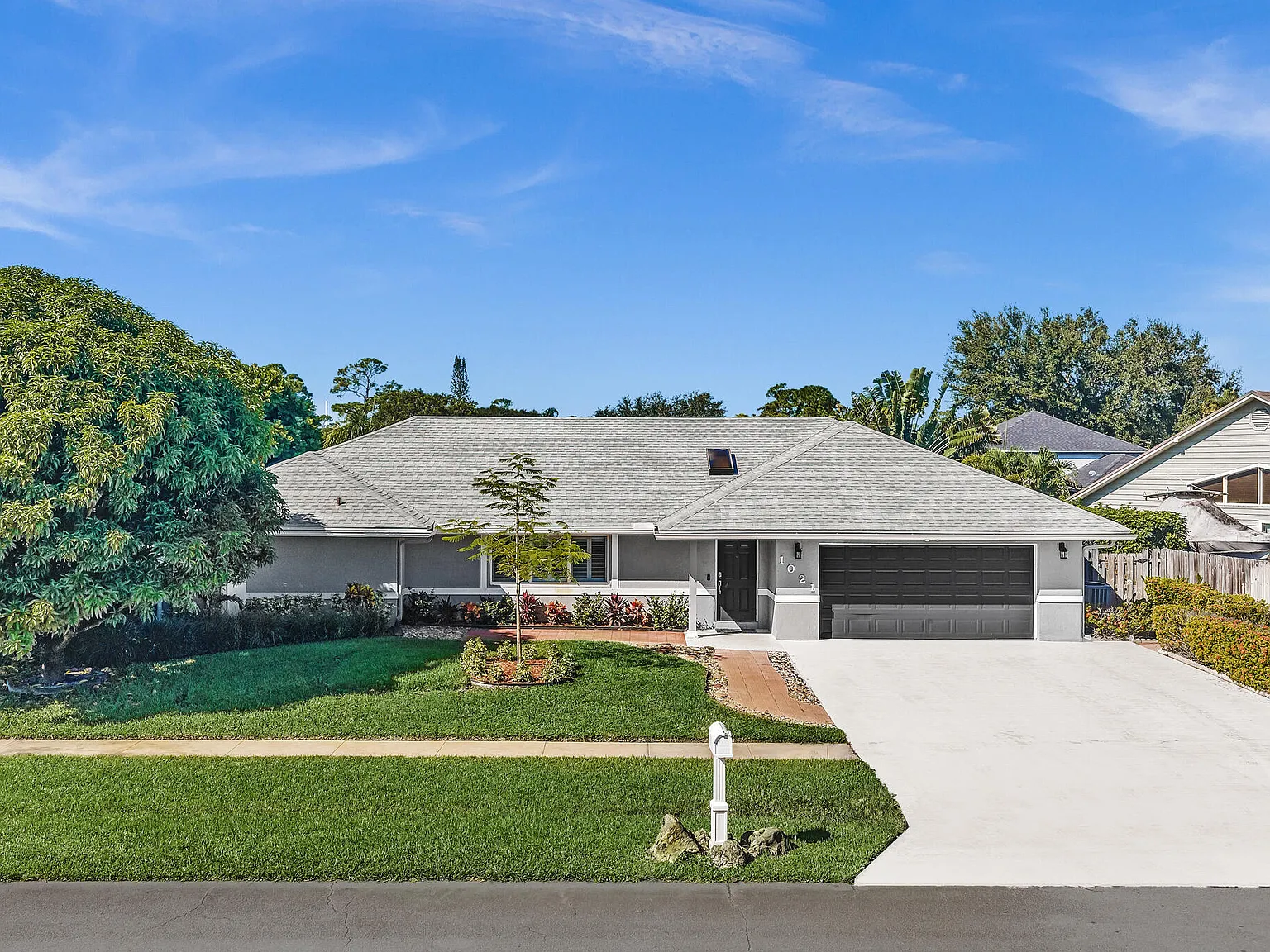 4 bed, 3.0 bath, 2954 sqft, $12,000 — Photo 1