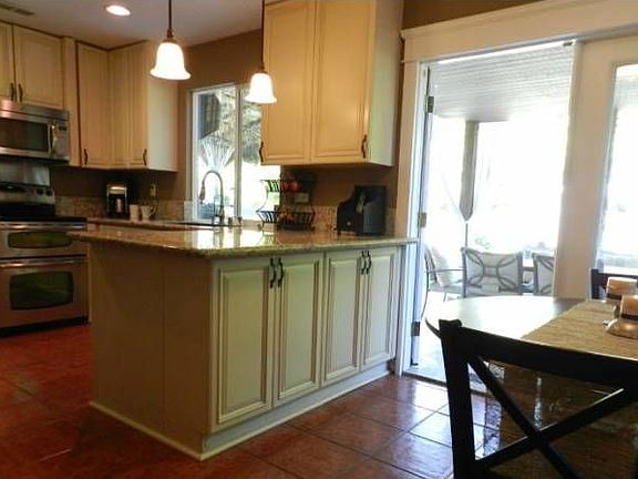 kitchen and breakfast