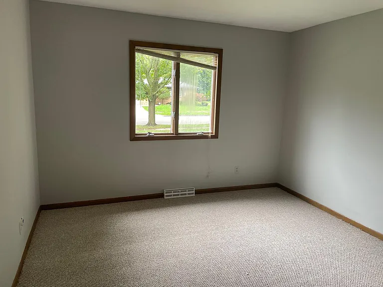 2510 Woodcliff Ave SE — Photo 7