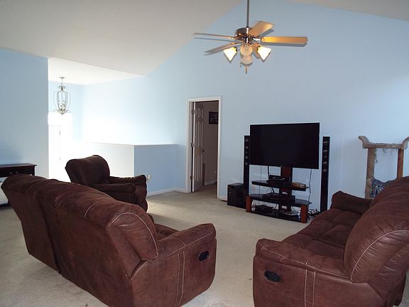 2nd image of 618 Greenfern Trl