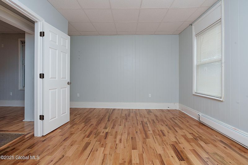 5th image of 129 Main Street