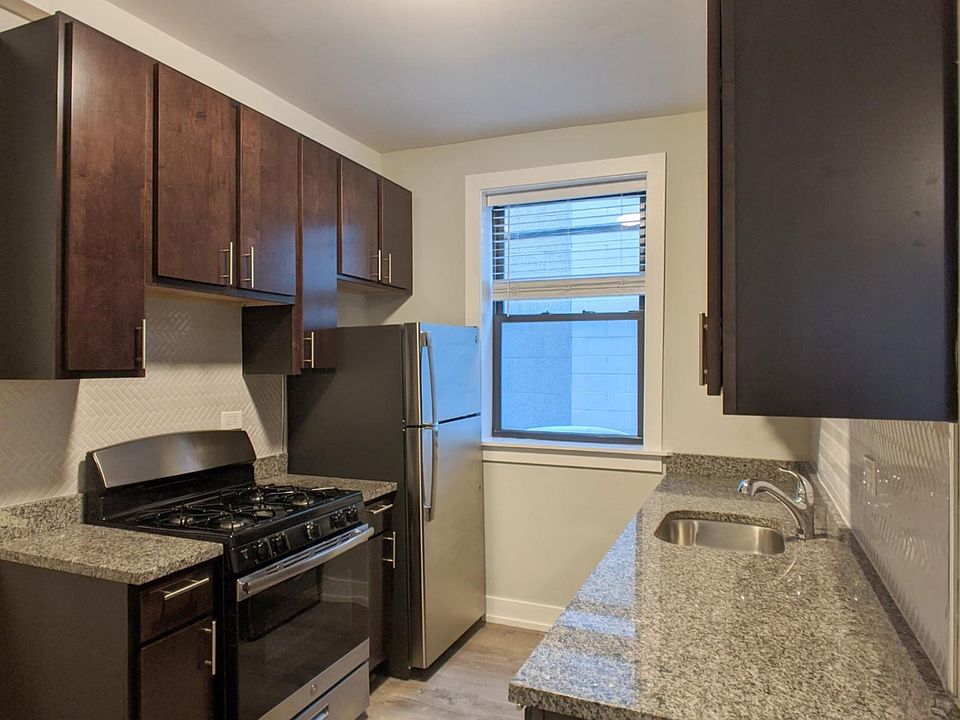 1st image of 812 W Waveland Ave
