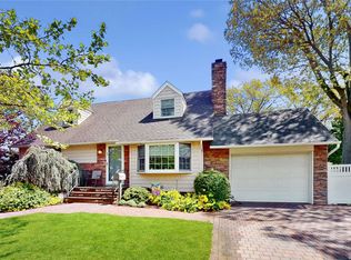 1 Nathan Ct, Syosset, NY 11791