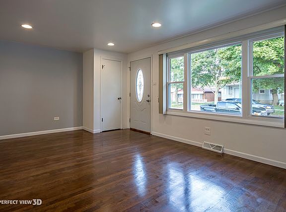 2nd image of 12832 S Saginaw Ave