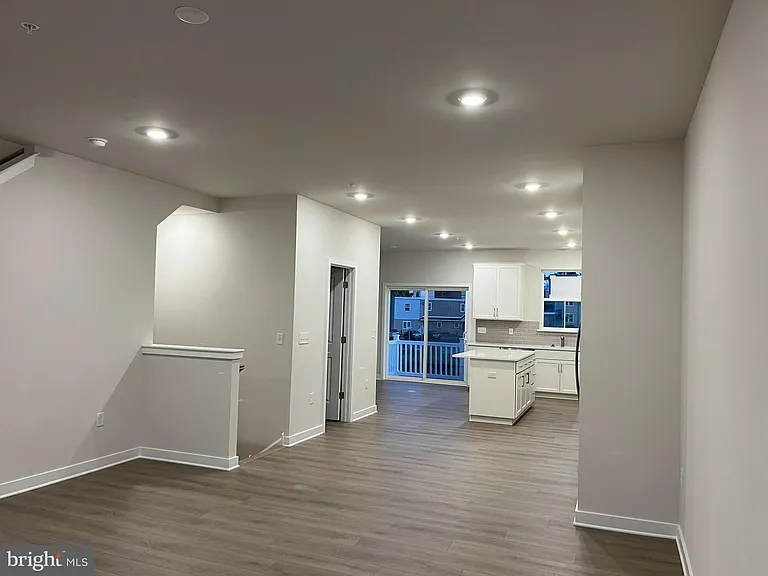 507 Titanium St — Photo 3