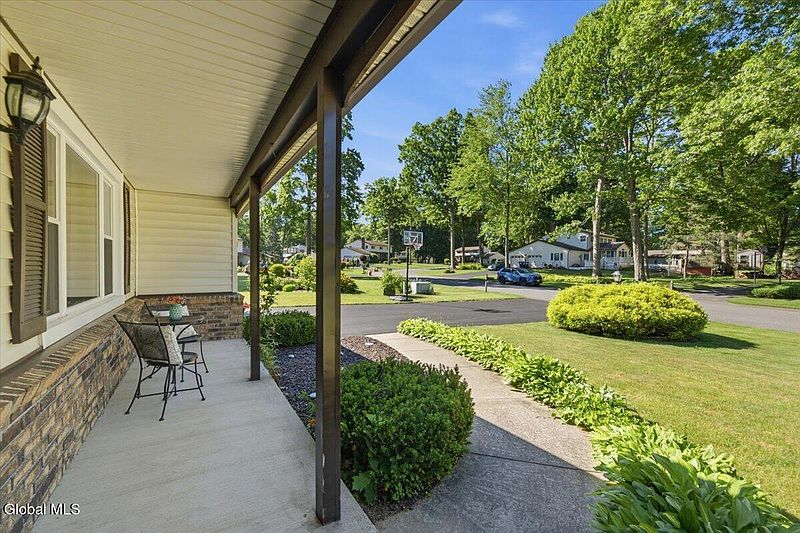 4th image of 7 Turnberry Lane