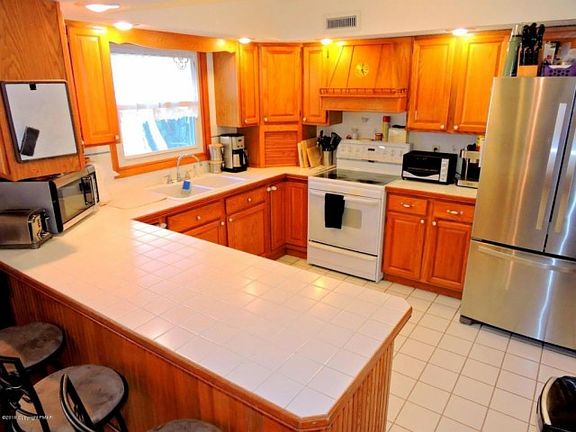 3rd image of 126 Georganna Dr