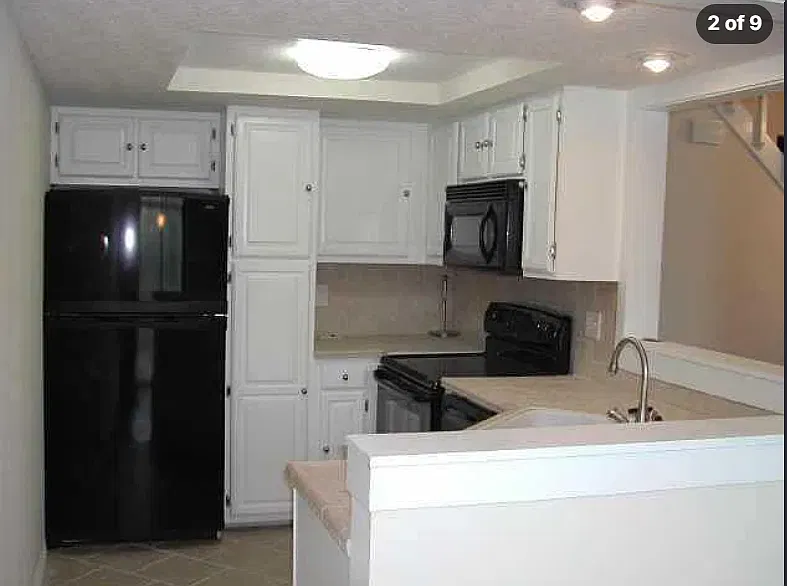 3 bed, 2.5 bath, 2154 sqft, $2,000 — Photo 2
