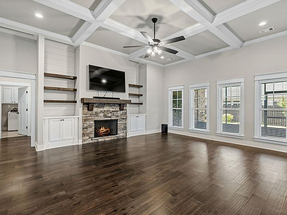 4th image of 228 Perth Ct