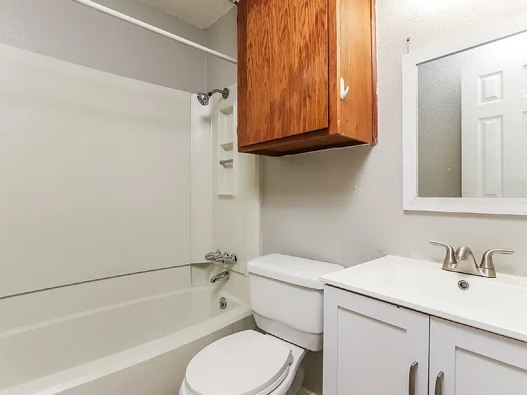 6801 Stonleigh Pl #B — Photo 29