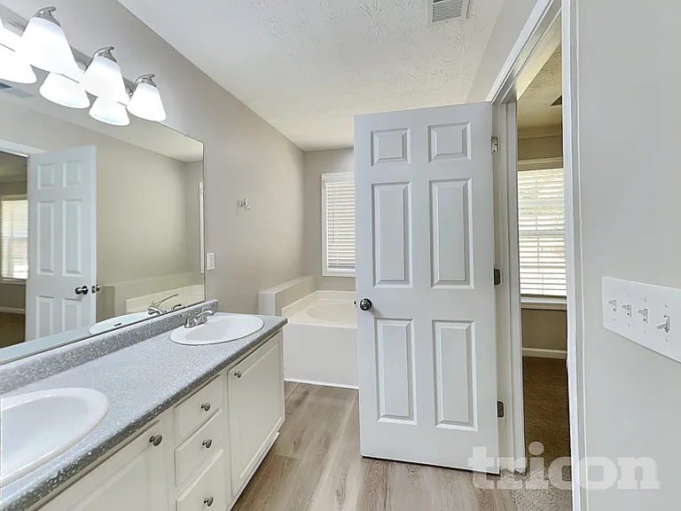 210 Shenandoah Dr — Photo 8