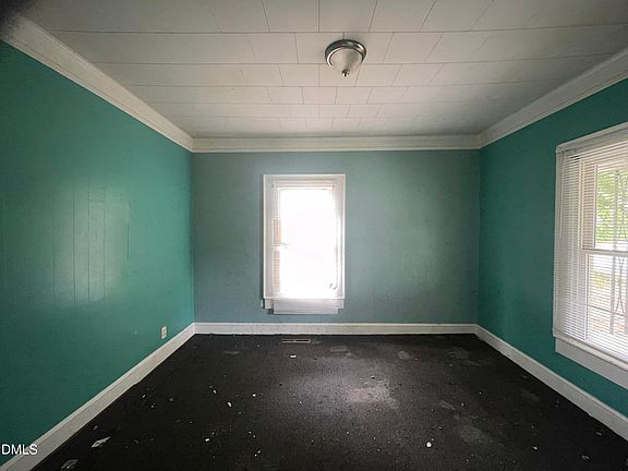 4th image of 904 Stokes St