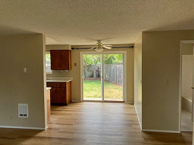 2 bed, 1000 sqft, $1,825 — Photo 4