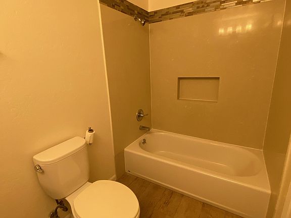 5th image of 4018 Bismarck Dr