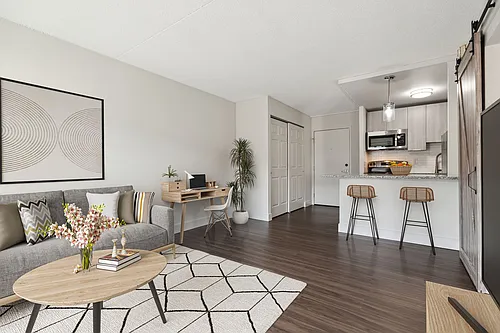 Center Square Apartments Photo 1