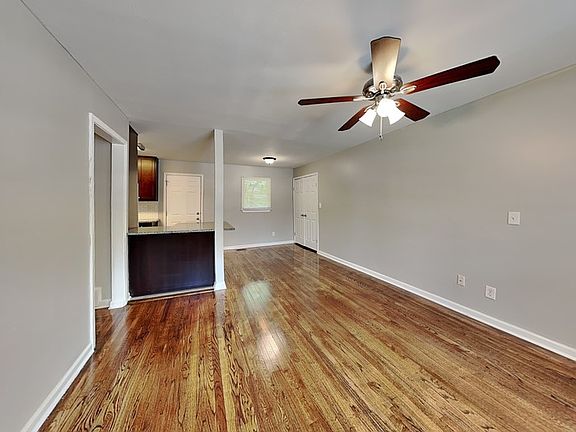 3rd image of 2892 Horse Shoe Dr